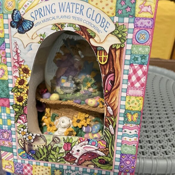 Spring Water Globe With Musical Feature, Plays Peter Cottontail - NIB - Picture 4 of 4